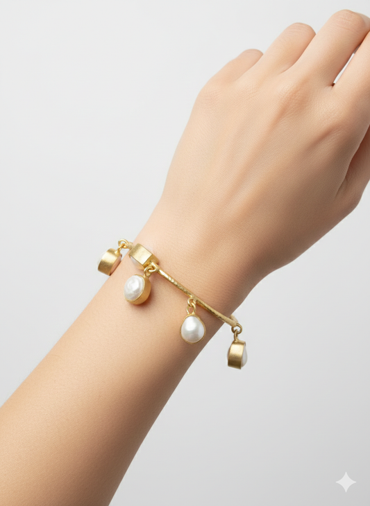 Lurap Gold Pearl Charm