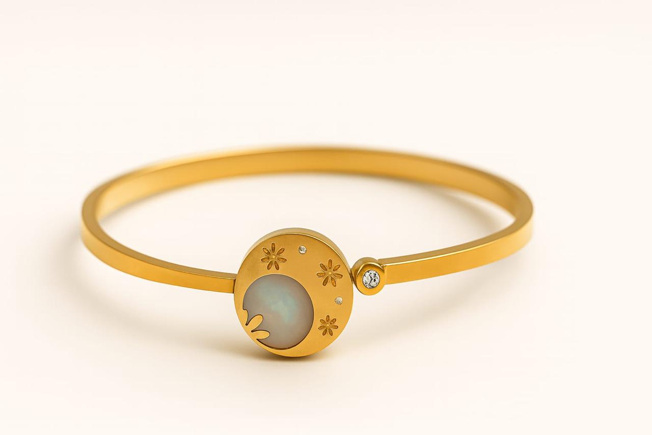 Lurap Moonstone Bracelet